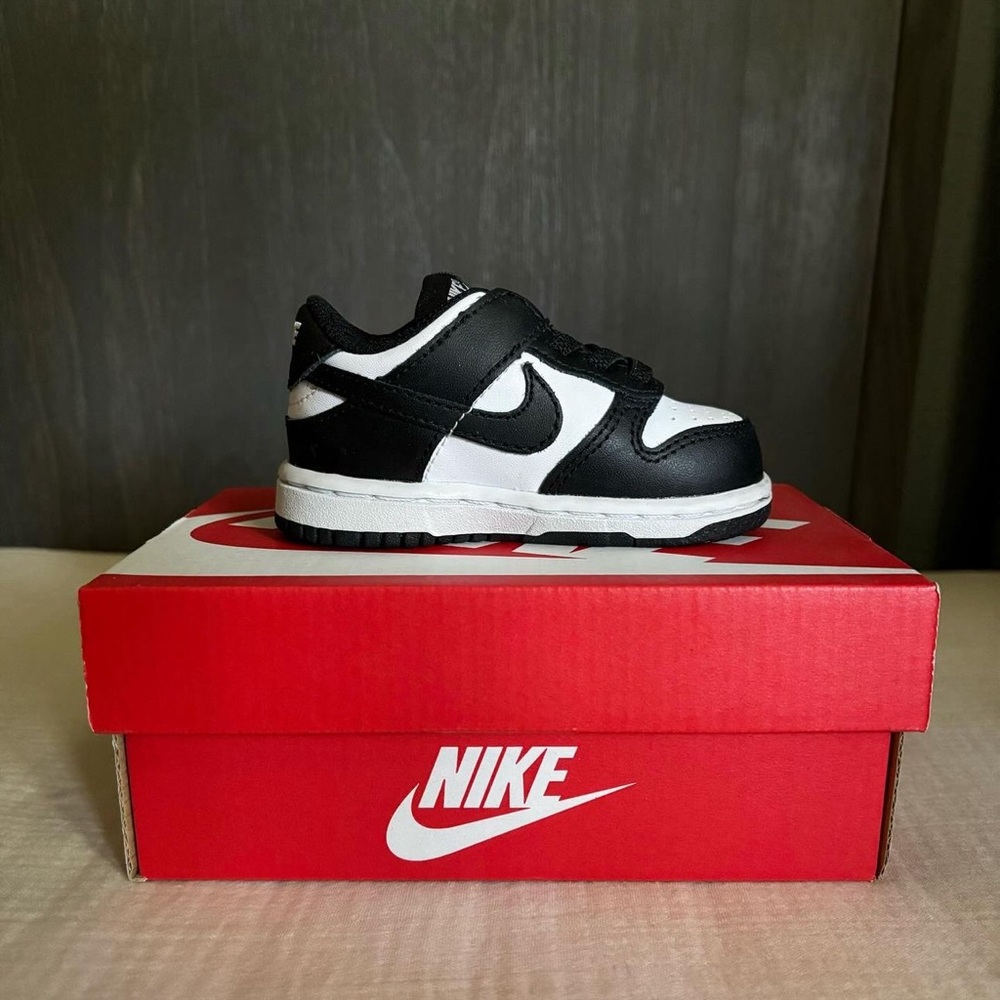 Nike panda dunks low
